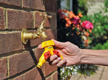 Hozelock Doppelwasserhahnanschluss mit Wasserregelventilen